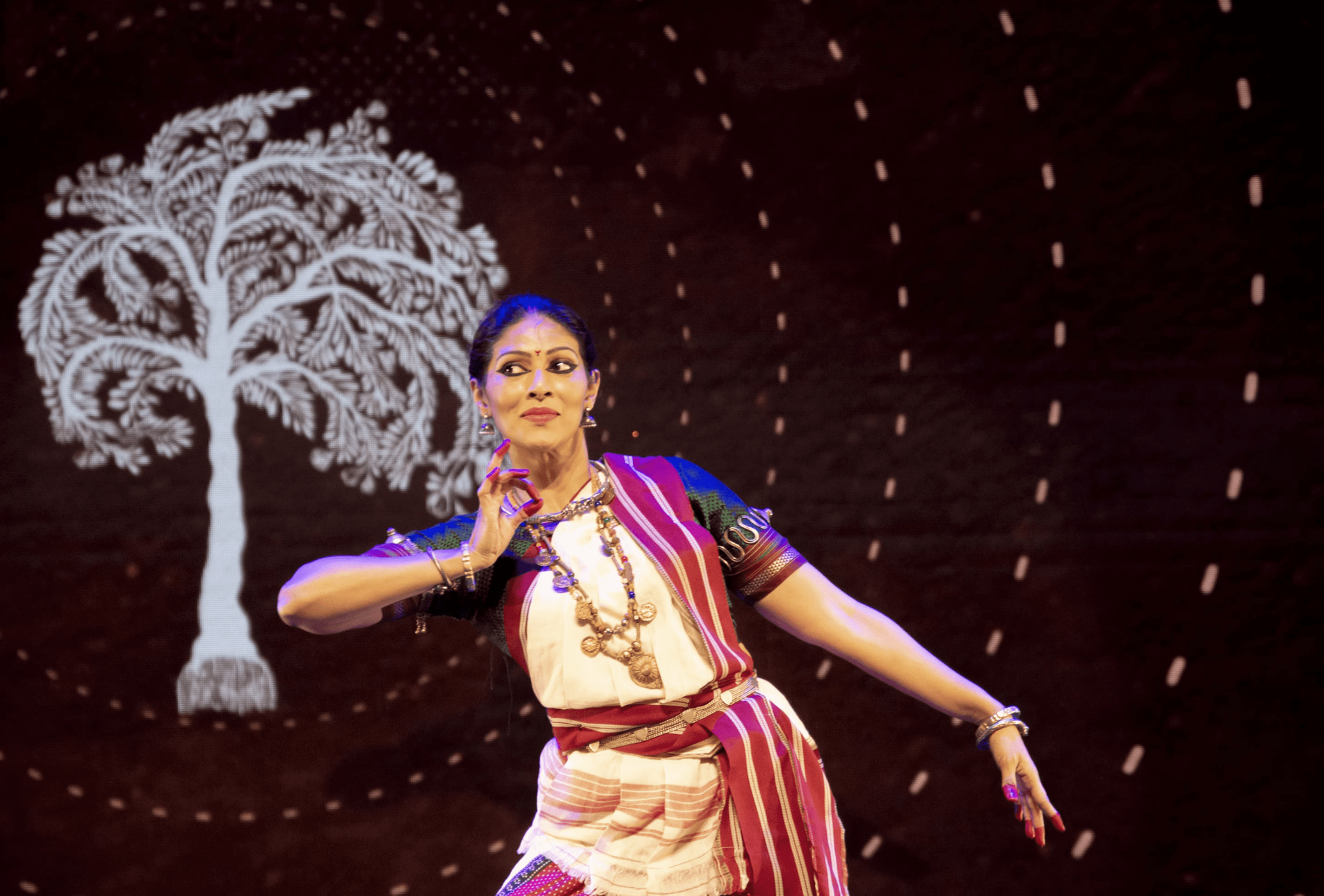 When Walls Dance - Dancer with tree projection