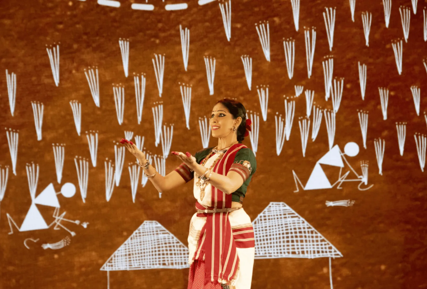 When Walls Dance - Performance with falling patterns
